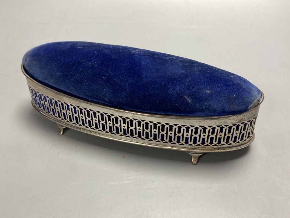 A navette-shaped silver trinket box with fretwork sides and hinged pin cushion top, Birmingham 1900, 20.3cm.